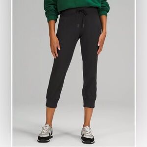 Lululemon - NEW with tags - Black Joggers - Size 4 - Ready to Rulu Jogger Crop